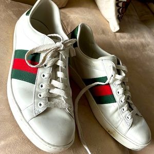 Gucci low top sneakers size 6 men.